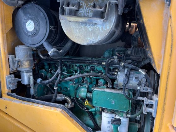 2004年沃尔沃L60E