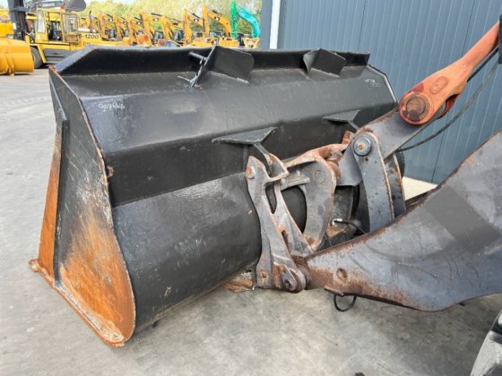 2011年沃尔沃L90F