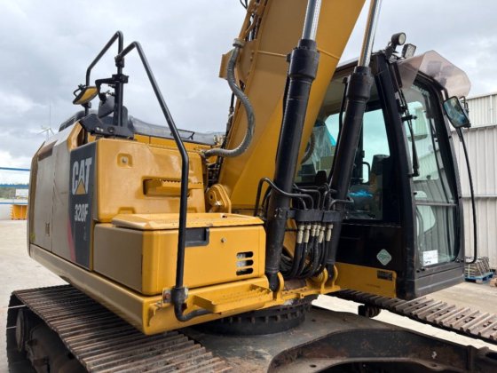 2016 CAT 320FL VA