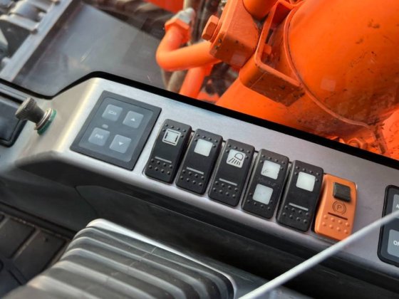 2010年斗山 DX170W