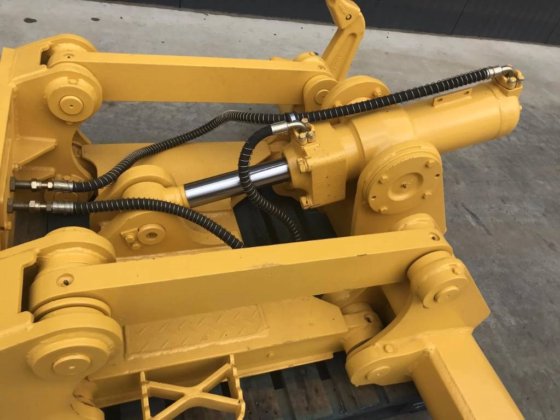 2025年 コマツ D41