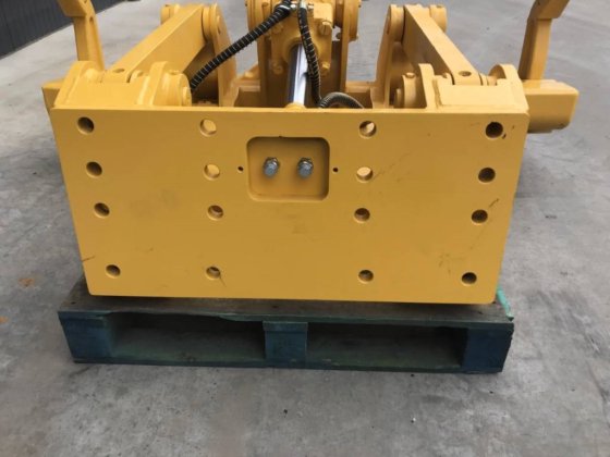 2025年 コマツ D41