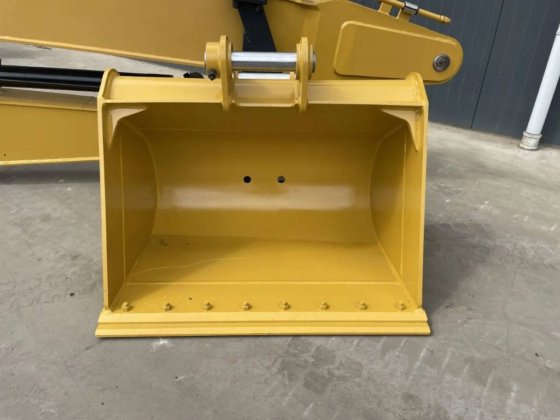 2025 CAT 323E 15m 设置远程长臂设备