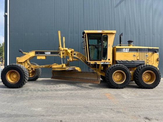 2003 CAT 140H