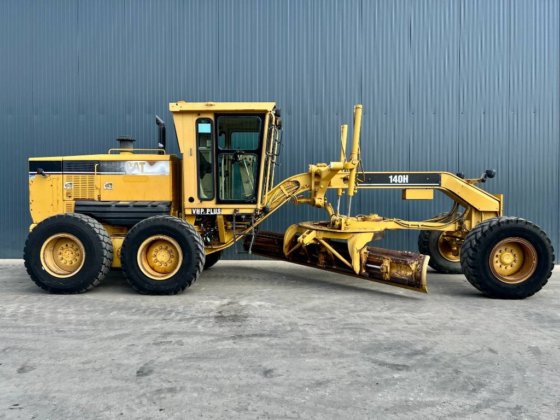 2003 CAT 140H