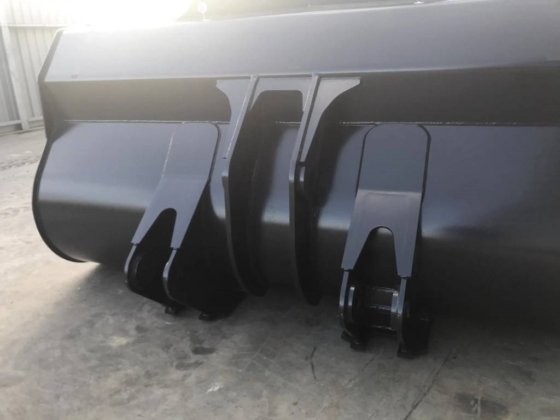 2025年ボルボ L180E