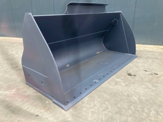 2025年ボルボ L110H