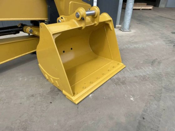 2025 CAT 323 GX 18米