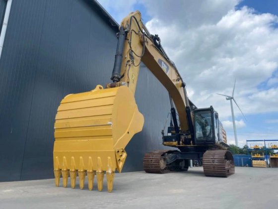 2025 CAT 350 TB