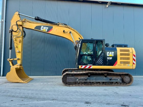 2016 CAT 323F L
