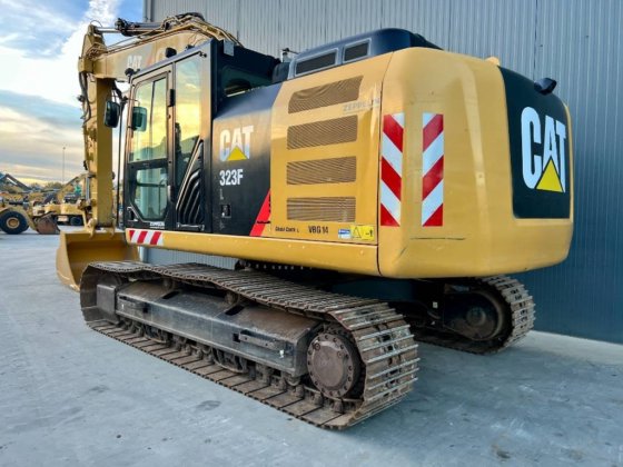 2016 CAT 323F L