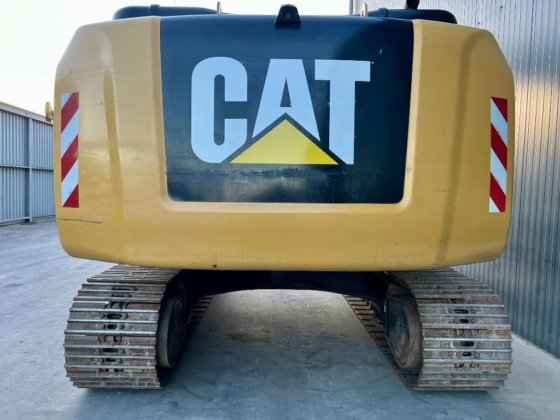 2016 CAT 323F L