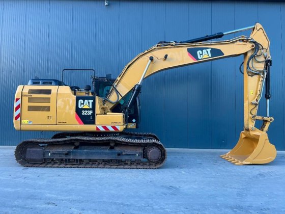 2016 CAT 323F L