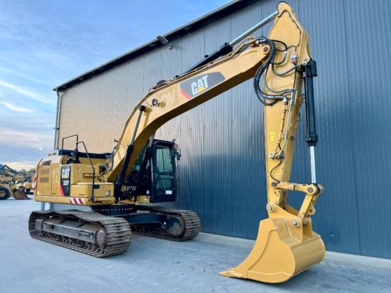 2016 CAT 323F L
