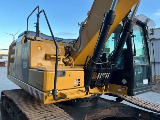 2016 CAT 323F L