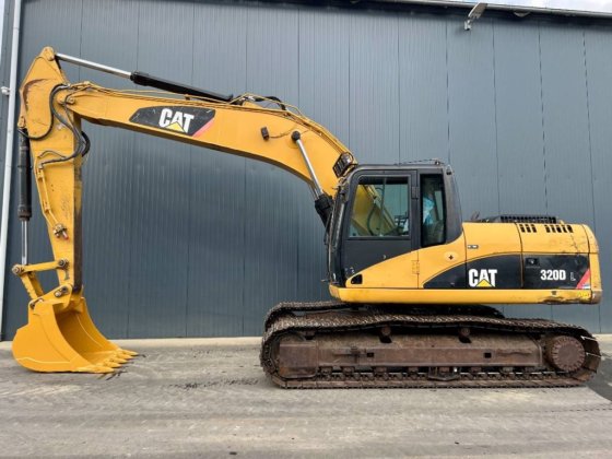 2008年 CAT 320D L