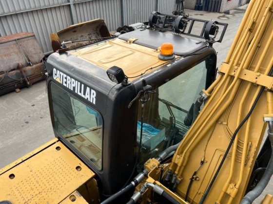 2008年 CAT 320D L