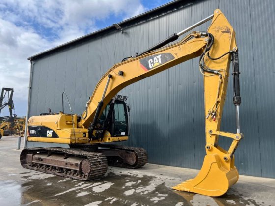 2008年 CAT 320D L