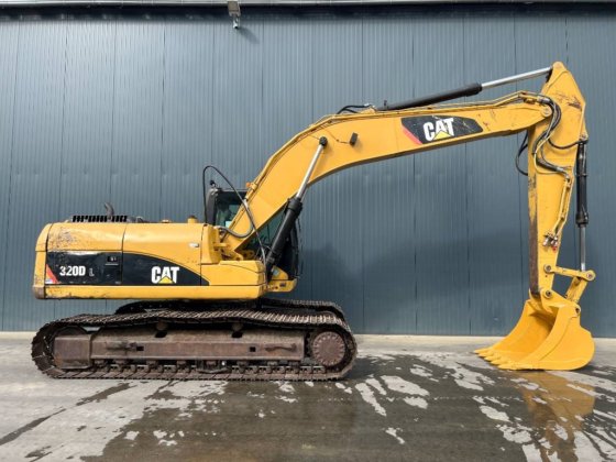 2008年 CAT 320D L