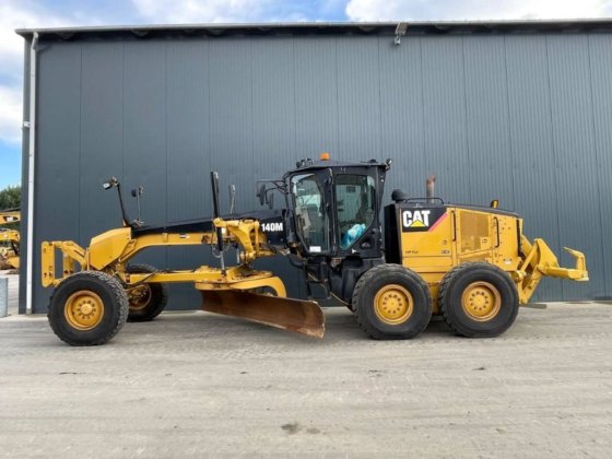 2014 CAT 140M