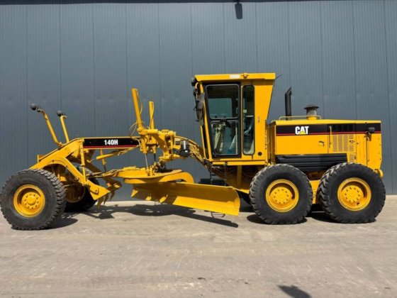 2003 CAT 140H