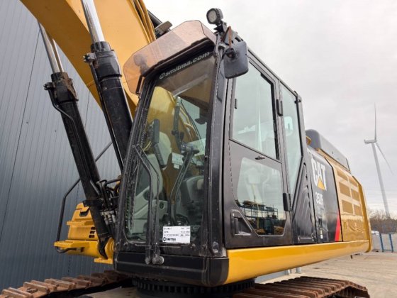 2017 CAT 352F XE