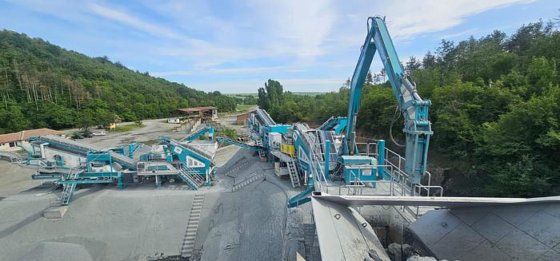 リモートコントロール操作が可能な堅牢な油圧ブレーカー