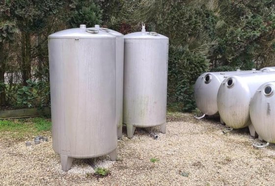 明るいビールタンク