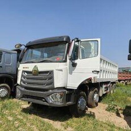 シノトラック・ホウオ・ダンプトラック