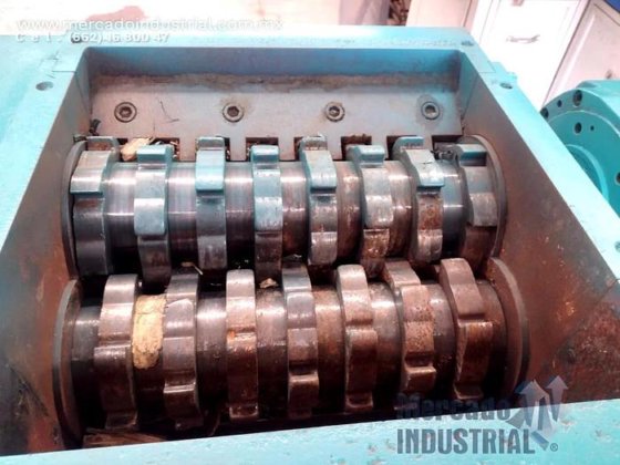 住友ブランドの粉砕機は、電気制御の5馬力ギアモーターを搭載しています