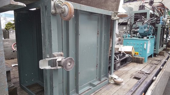 [无制造商名称] 桶挤压机和灌装机 无型号