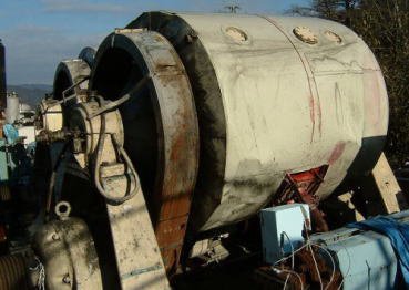 [浅田制铁所] 球磨机。