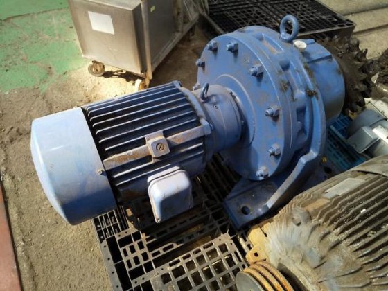 带环形减速器的电机