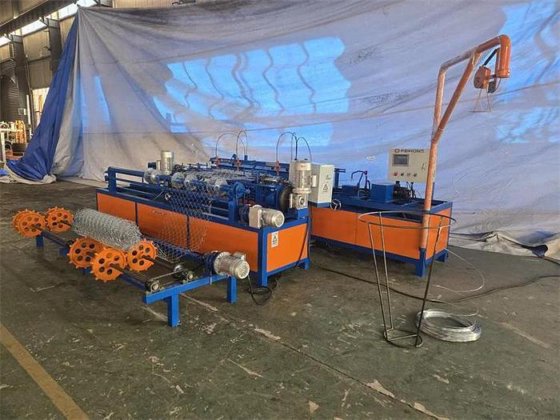 工厂提供最优质的铁丝网链环围栏网制造机