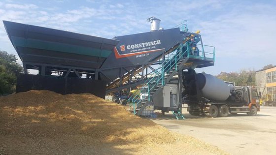 移动混凝土搅拌站