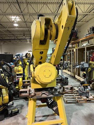 FANUC M410iB/450 PALLETIZING ROBOT WITH