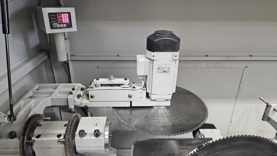 2001 Elumatec AKS 134
