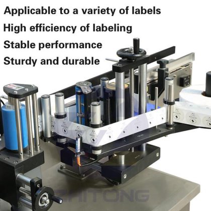 智通全自动圆瓶贴标机，用于塑料玻璃瓶罐酒的纸质不干胶标签粘贴印刷机