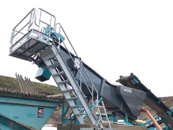 スクリュー式砂洗浄機