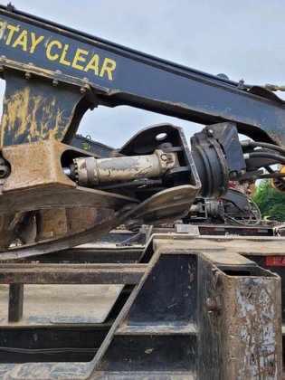 2017 John Deere 437E log