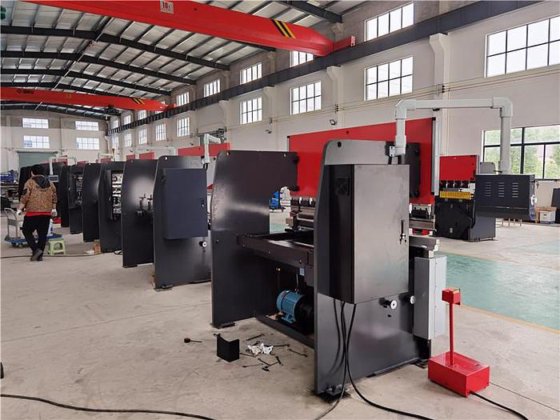 アマダ式ダウンストローク移動式板金プレスブレーキ曲げ機アマダ