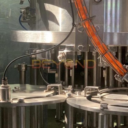 用于饮料生产的高效全自动碳酸软饮料灌装机