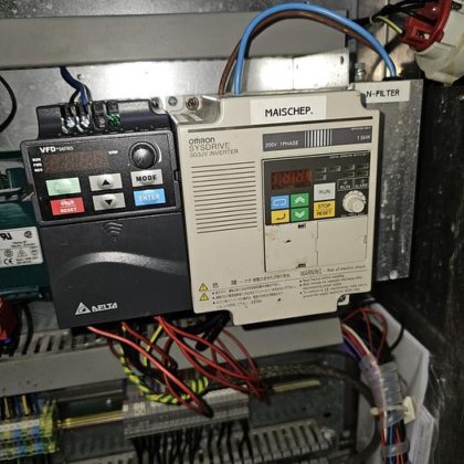 3つの容器を備えた醸造所