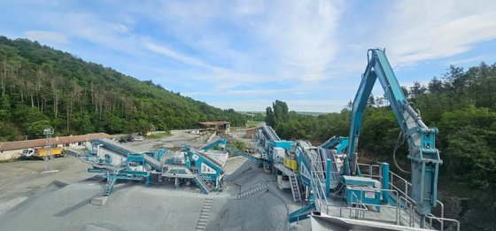 リモートコントロール操作が可能な堅牢な油圧ブレーカー