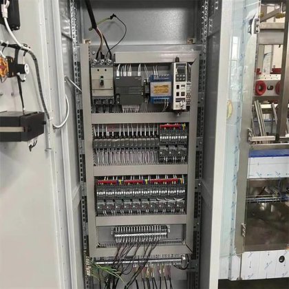 易于使用的 5 加仑饮用水灌装机生产线