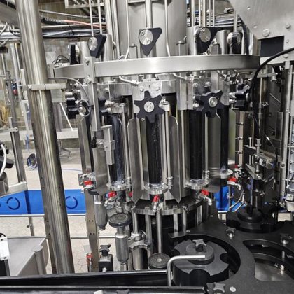 使い捨てボトル充填ライン