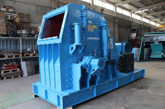 初级反击式破碎机