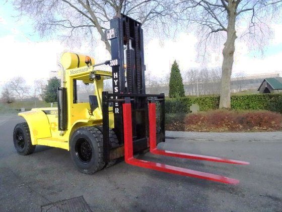 1981 Hyster H330 B in