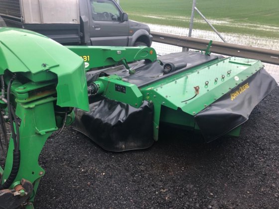 2017 JOHN DEERE 331 MOWER