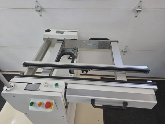 UIC Universal Instruments 44